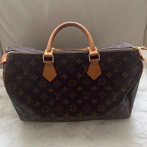 Authentic  Louis Vuitton Monogram Speedy 35 Handbag